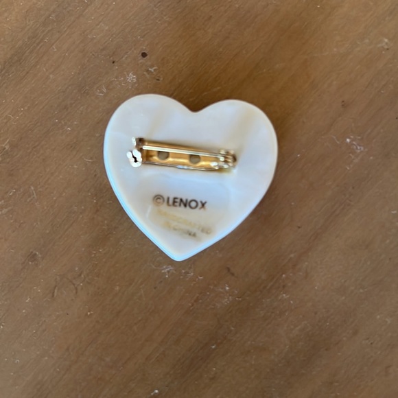 Lenox porcelain dove with olive branch brooch - Picture 2 of 2